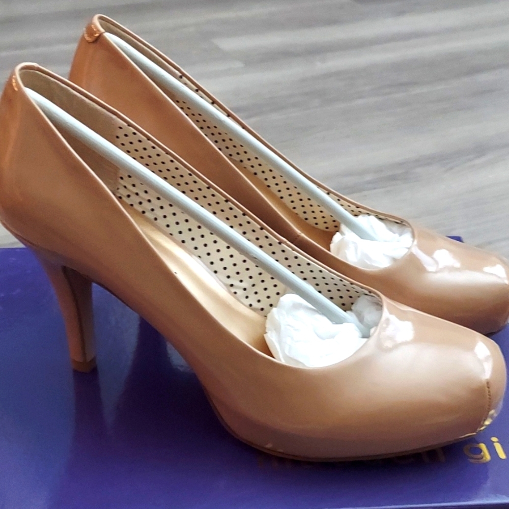 Madden Girl Getta nude heels size 7